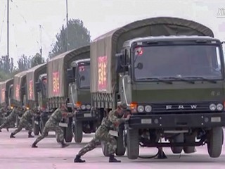 VIDEO: Takto sa otáča vojenský konvoj na úzkom mieste!