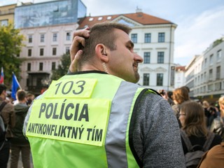 Polícia na pochode. Rešpektujte všetky výzvy hliadok