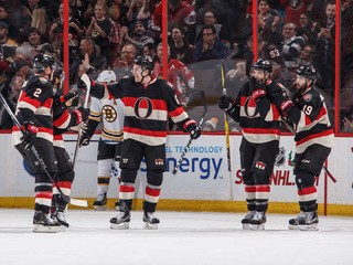 Boston bez Cháru prehral, Montreal zastavil sériu Caroliny