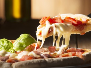 Výživový odborník tvrdí: Jedzte namiesto cereálií na raňajky pizzu