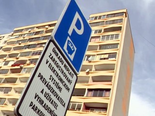 Áut na cestách pribúda, parkovacích miest nie. K efektívnejšej kontrole parkovania má pomôcť toto vozidlo