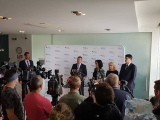 Pellegrini: Aj samosprávy sa môžu podieľať na výške platov učiteľov