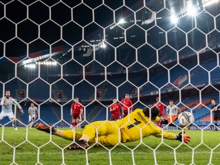 Strápnil sa pri rekorde. Nedal dve penalty, ale kopal by aj tretiu, štvrtú