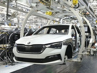 Čipová kríza komplikuje výrobu automobiliek, ale hrozí to aj iným. Čipy sú už prakticky všade