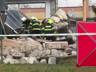 Nešťastie pri Veľkých Kapušanoch: Strecha zavalila štyri osoby, traja robotníci zahynuli