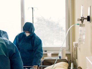 Covid-19 je druhou najčastejšou príčinou úmrtí na Slovensku. Na štvrtom mieste sú nádory