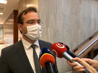 Nemocnice odkladajú plánované operácie, nemajú kapacity