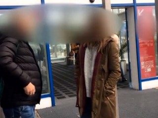 Sociálny experiment v uliciach Bratislavy. Tínedžerka si pýtala cigaretu