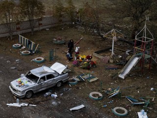 595. deň na Ukrajine: Kyjev identifikoval podozrivých, ktorí dali Rusku tip na útok v dedine Hroza