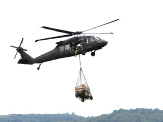 Na Lešti ukázali práporové taktické cvičenie s ostrou bojovou streľbou