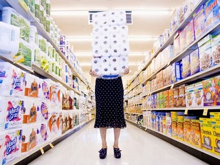 Dopoludnia nakupujú seniori, v nedeľu bude zatvorené