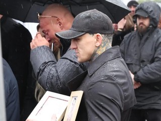 Pochovali Moniku JÁKLIOVÚ, nechýbal snúbenec ani Boráros