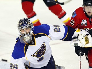 Líder NHL Henrik Sedin sa opäť utrhol