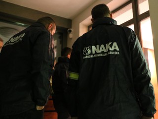 Akcia NAKA: Desiatky policajtov prehľadávajú okolie cesty pri Leopoldove