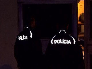 Po dome profesionálneho vojaka pobehovali zlodeji. Jedného zadržal sám