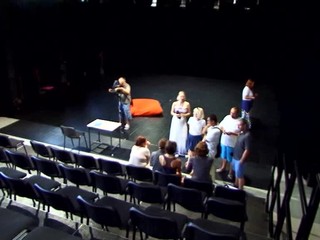 Veľký prehľad nových opatrení. Takto môžu byť pootvárané prevádzky, kiná aj divadlá