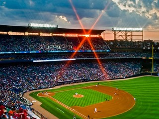 Smrť v hľadisku. Divák spadol z tribúny na bejzbale