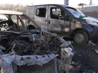 Majiteľovi večierky zhoreli autá, pred mesiacmi mu zapálili aj budovu