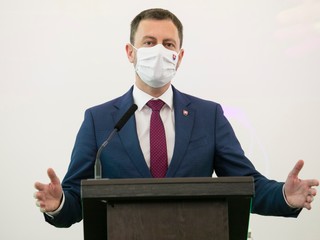 Premiér Eduard Heger potvrdil, že na Slovensku bude k dispozícii tretia dávka očkovania