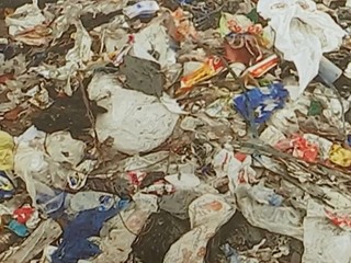 Do ich obce dovážajú odpad zo zahraničia. Starostka sa obrátila na políciu