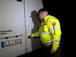 Dodávka plná nelegálneho tabaku. Škoda sa vyšplhala na 85 000 eur