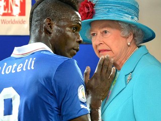 Balotelliho odkaz anglickej kráľovnej: Chcem pusu za víťazstvo!