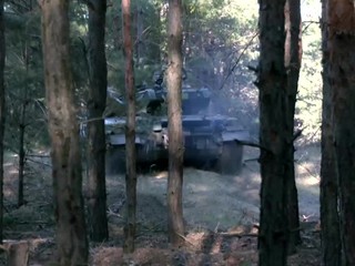 Na frontovej línii za oslobodenie Ukrajiny bojuje 900 učiteľov. Študentom prednášajú priamo zo zákopov