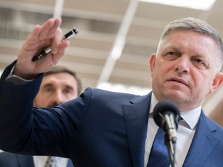 Premiér vyzval Šikutu a Mazáka podať disciplinárny návrh na Klimenta a Štifta