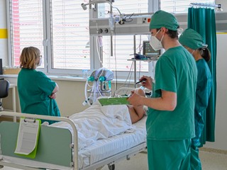 Hromadné prepúšťanie a rušenie operácií: Situácia v nemocnici je vážna