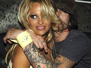 Je tu prvá upútavka k seriálu o domácom sexvideu Pamely Anderson