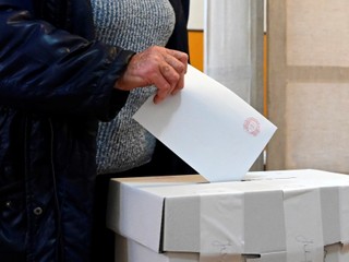 Kto, s kým a za akých podmienok: Politici pár dní pred voľbami naznačujú svoje miesto