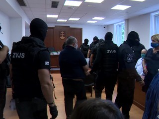 Dora čelí obžalobe zo zločinu objednávky vrážd, súd ho nečakane prepustil