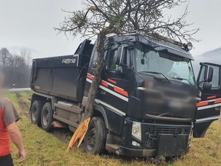 Stačil okamih a bolo by po všetkom. Ivan unikol čelnej zrážke s kamiónom