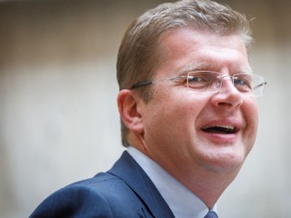 Exminister Žiga prišiel vypovedať na políciu, NAKA ho vo štvrtok obvinila z podplácania