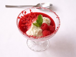 Krupicová kaša s konjak ryžou a malinami