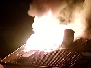 Nešťastie len deň pred Vianocami: Osemčlennej rodine zhorel celý byt