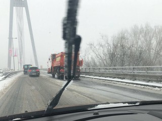 Vodiči, pripravte sa. Večer opäť napadne sneh