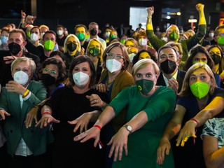 Už sú známe výsledky nemeckých volieb. Vyhrali sociálni demokrati, Merkelovej strana dosiahla historické minimum