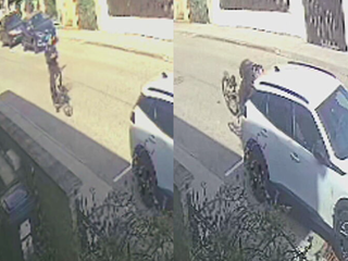 Nezodpovedný cyklista za jazdy používal mobil. Narazil do auta a ušiel, teraz po ňom pátra polícia