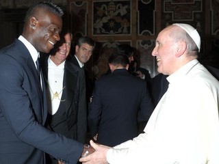 Pápež sa počas audiencie v súkromí rozprával len s Balotellim