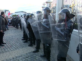 Páchateľom, ktorí zranili policajtov, ale aj organizátorom protestov, hrozí trest