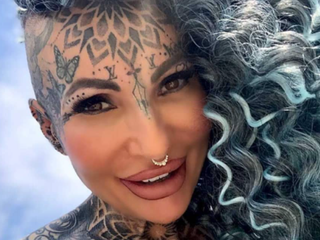 Potetované má aj pysky ohanbia: Hviezdu OnlyFans zdobia tetovania všade!