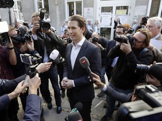 Vo Viedni protestujú stovky ľudí proti novej vláde. Na jej čele stojí Sebastian Kurz