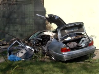 V aute našli mŕtveho muža. Na náraz sa nikto nezobudil