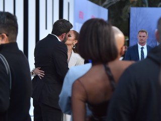 Do tretice všetko dobré? Medzi Jennifer Lopez a Benom Affleckom to opäť iskrí