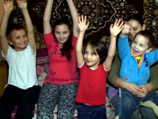 Darované Vianoce na východe. Rodina má záchod v skrini