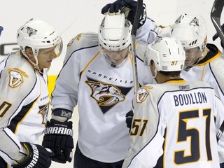 Nashville prvým postupujúcim z 1. kola play off, Pittsburgh znížil na 2:3