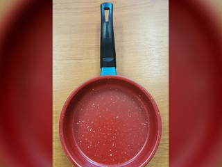 ÚVZ SR upozorňuje na nebezpečnú panvicu. Máte ju doma aj vy?