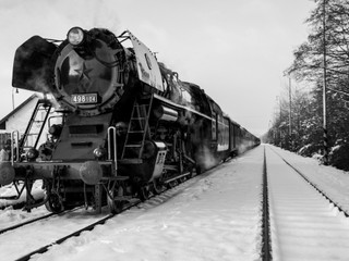 FOTO: Historický parný rušeň na Myjave. Bol beznádejne vypredaný