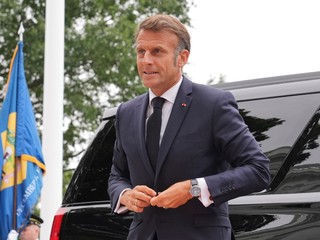 Emmanuel Macron: USA požadujú ústupky a snažia sa oslabiť Európu